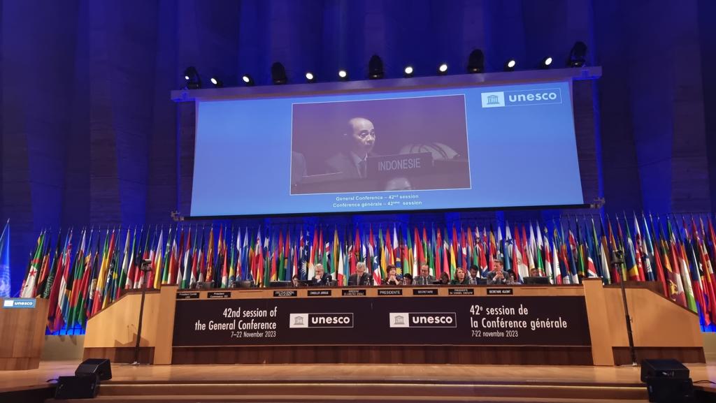 Foto Bahasa Indonesia Berhasil Ditetapkan sebagai  Bahasa Resmi Konferensi Umum UNESCO