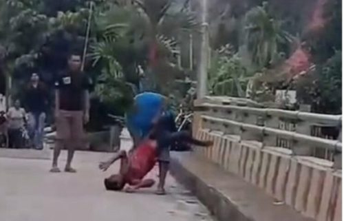 Foto Viral Video Penganiayaan di Limapuluh Kota, Korban Dibuang ke Sungai