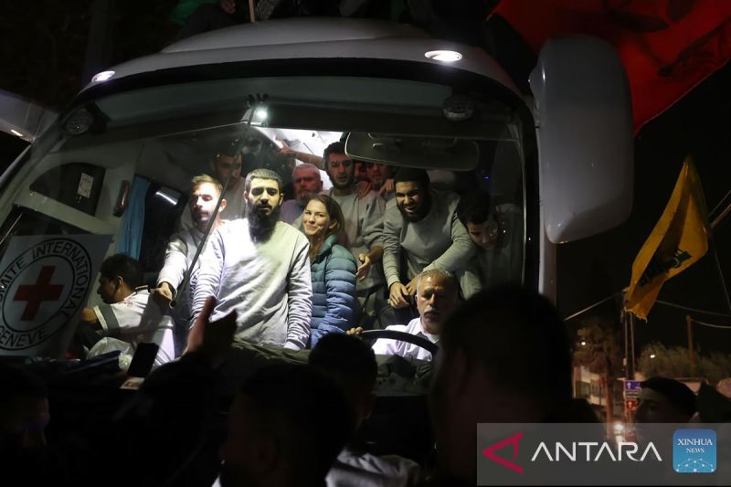 Foto Sandera Israel yang Dibebaskan Puji Hamas