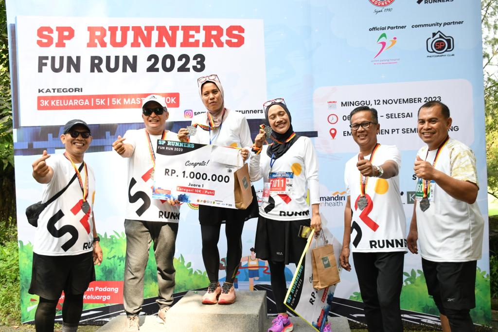 Foto Ratusan Karyawan Semen Padang Group dan Keluarga Meriahkan SP Runners Fun Run 2023