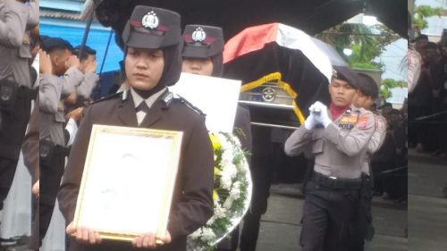 Foto Pemakaman Korban Erupsi Merapi, Bripda Muhammad Iqbal Diiringi Tangis Ratusan Pelayat