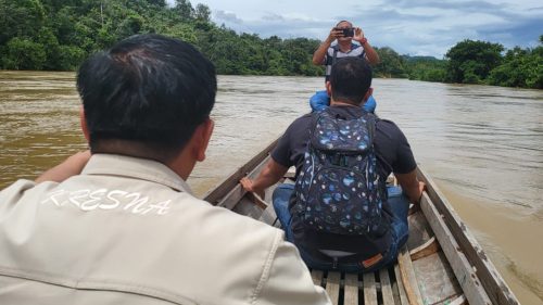 Foto Mapping TPS Daerah Terisolir, Tim Dit Intelkam Polda Riau Susuri Sungai Sebayang Kampar