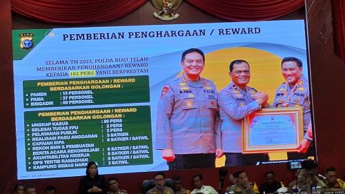 Foto Selama 2023, Polda Riau Beri 102 Pengahrgaan Personel Berprestasi