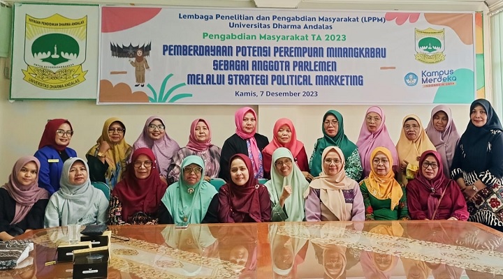 Foto Dosen Unidha Sharing Political Education dengan Organisasi Perempuan Kota Padang