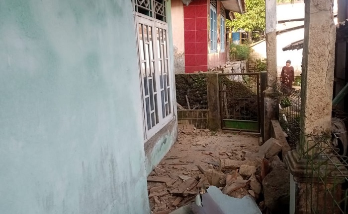 Foto Gempa M4,6 Sukabumi Akibatkan 68 Rumah Rusak