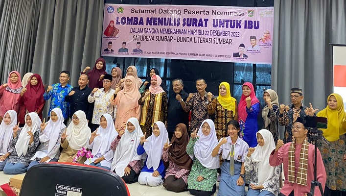 Foto 40 Nominator Lomba Menulis Surat untuk Ibu Berlinangan Air Mata