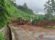 Foto Jalan Tanah Datar-Payakumbuh Terdampak Tanah Longsor