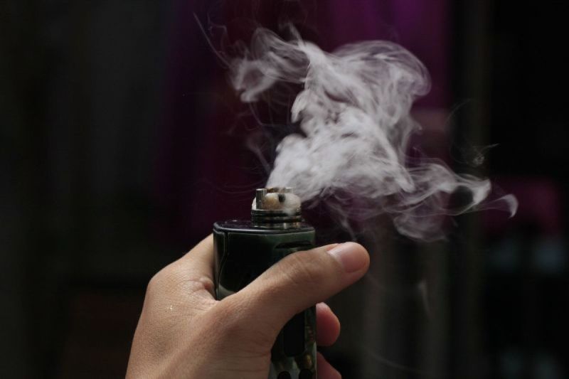 Foto Uap Vape Juga Berbahaya bagi Orang Sekitar