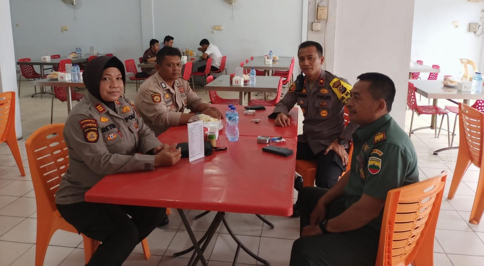 Foto Bahas Pemilu Damai, Kapolsek Senapelan Gandeng Danramil 03/Senapelan