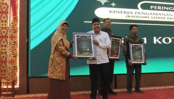 Foto Kemenag Pekanbaru Raih Penghargaan Terbaik II Kategori Pengamanan BMN