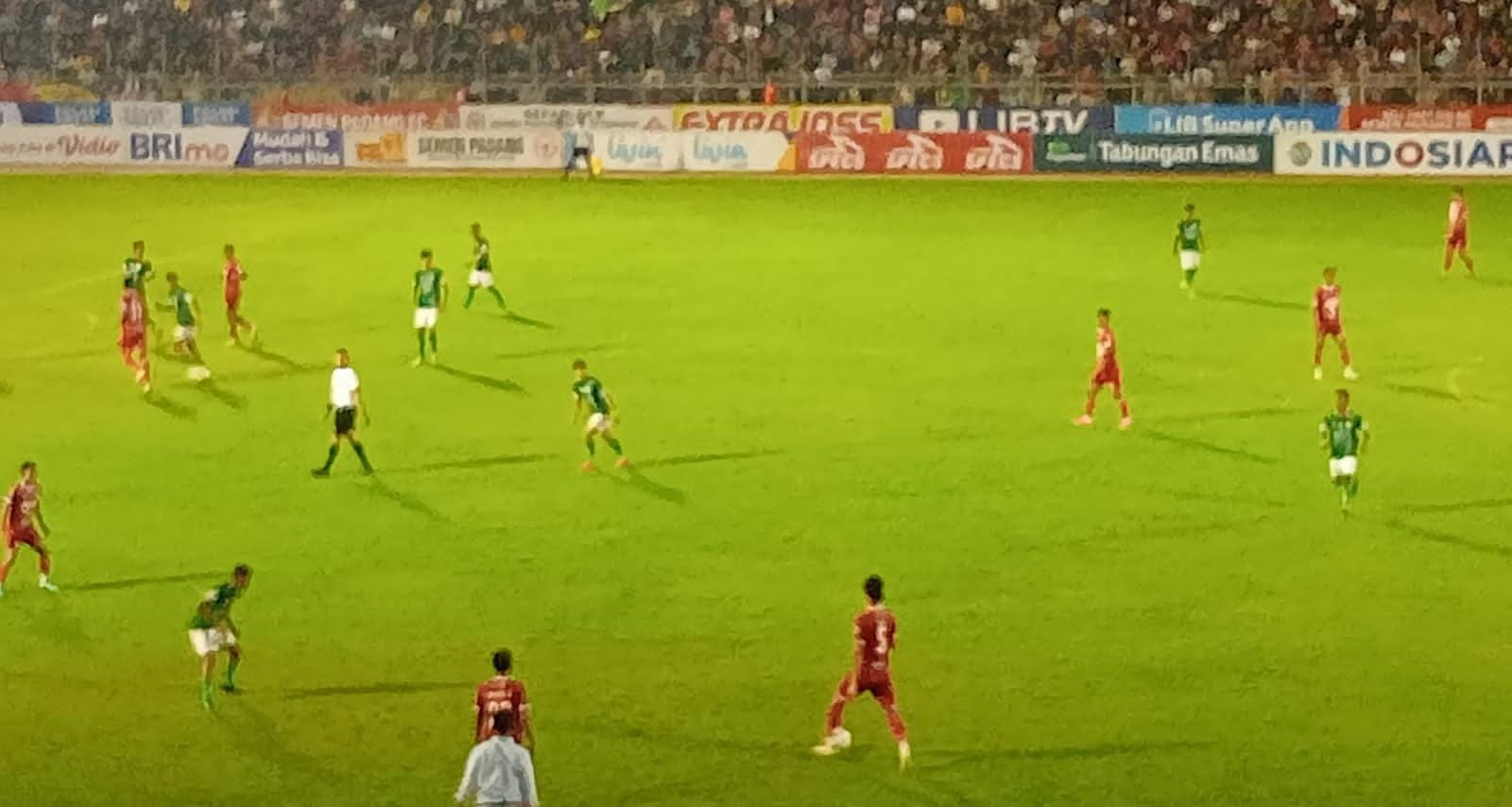 Foto Kalahkan PSMS, Semen Padang FC Puncaki Klasemen X