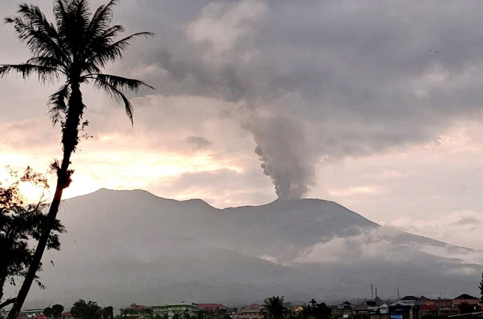 Foto Aktivitas Gunung Marapi Masih Tinggi, Warga Diminta Waspada