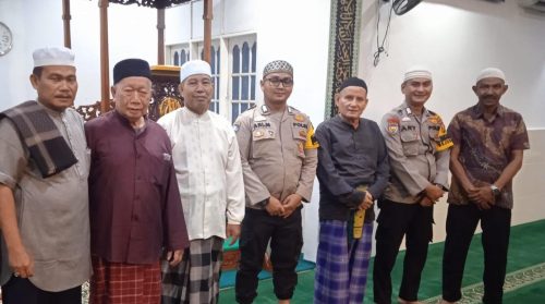 Foto Polsek Tenayan Raya Sambangi Masjid Al Muttaqin, Ajak Masyarakat Jaga Kondusifitas Pemilu 2024