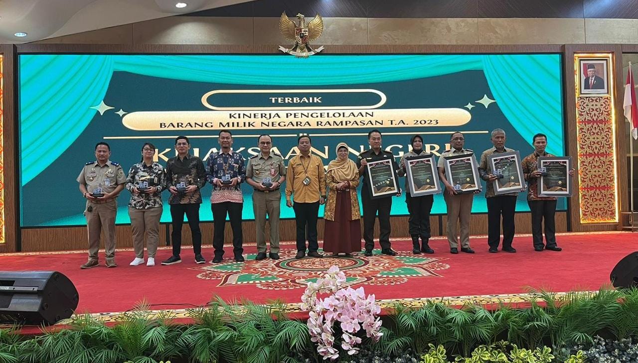 Foto Kejari Pekanbaru Raih Penghargaan Pengelolaan Barang Rampasan Negara Terbaik