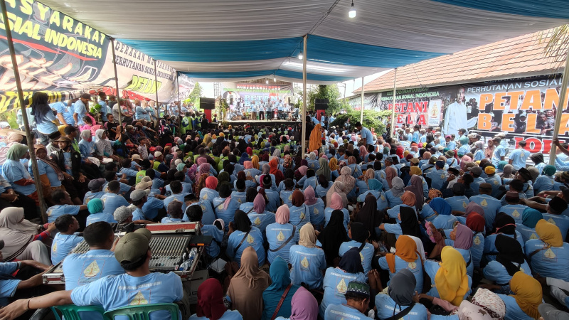 Foto Bela Jokowi, Ribuan Massa Gema PS Bantah Pernyataan Mahfud MD Soal Redistribusi Tanah