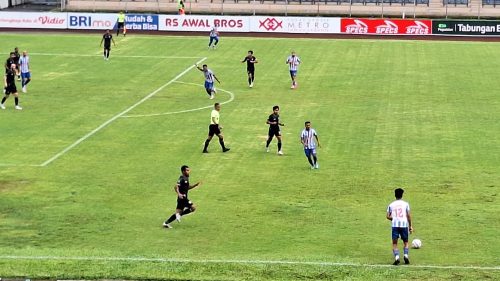 Foto PSPS Riau dan Persikab Bandung Imbang 0-0 di Babak Pertama