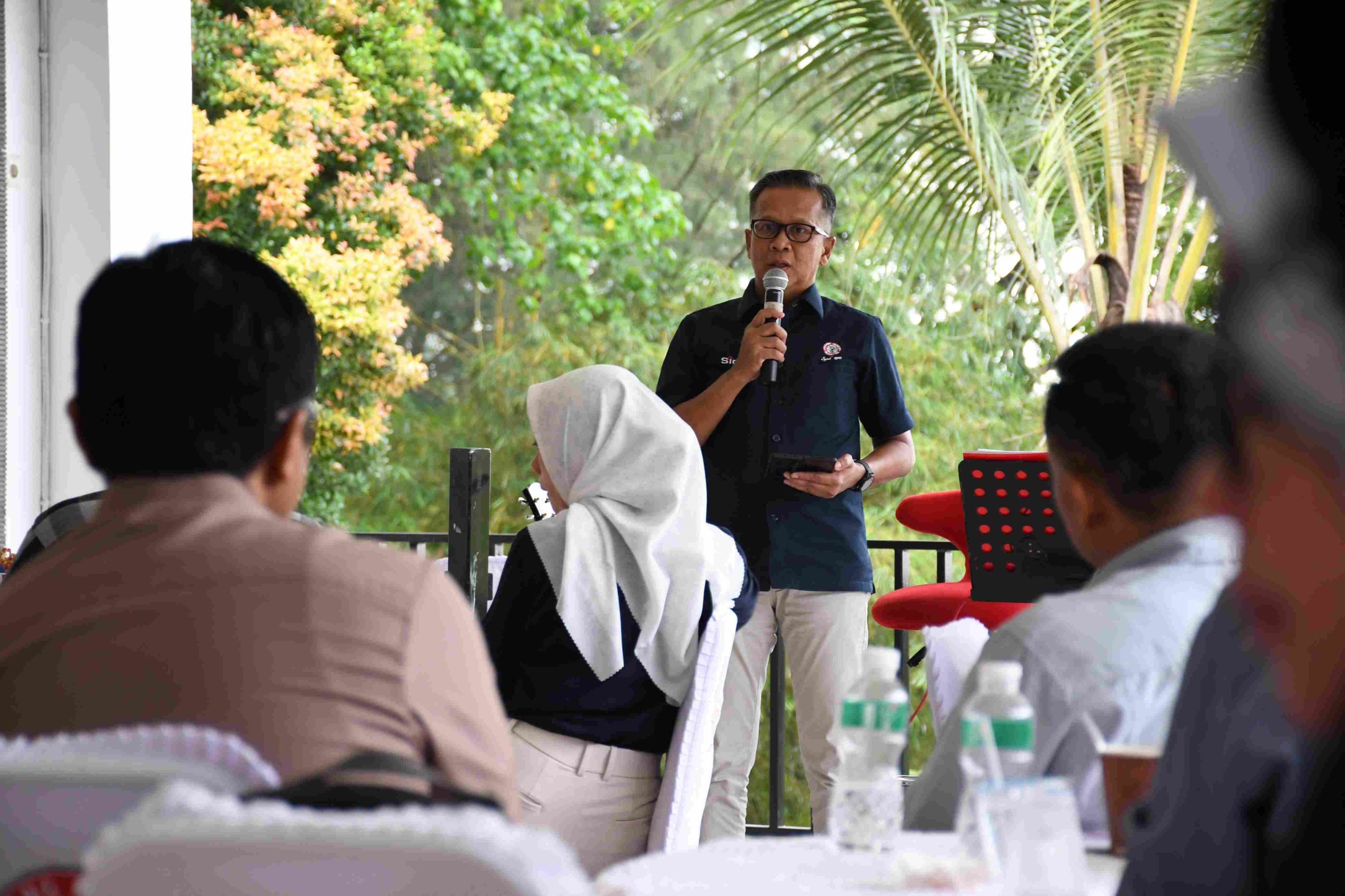 Foto Penuh Keakraban dan Santai, Silaturahmi Manajemen Baru Semen Padang dengan Media