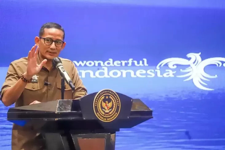 Foto Harga Tiket Pesawat Mahal, Sandiaga Uno: Kita Terus Cari Solusi