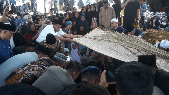 Foto Ibunda Bupati Dharmasraya Meninggal