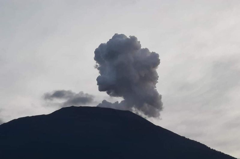 Foto Aktivitas Gunung Marapi Cenderung Meningkat
