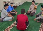 Foto Polsek Senapelan Sholat Subuh Berjamaah dan Dialog dengan Masyarakat untuk Jaga Kamtibmas Pemilu 2024