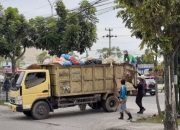 Foto Angkutan Sampah di Pekanbaru Dipasang GPS