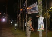 Foto Satpol PP Padang Kembali Tertibkan Baliho dan Spanduk yang Merusak Keindahan Kota