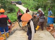 Foto Semen Padang Bantu Betonisasi Jalan Gaduik Ketek Koto Baru