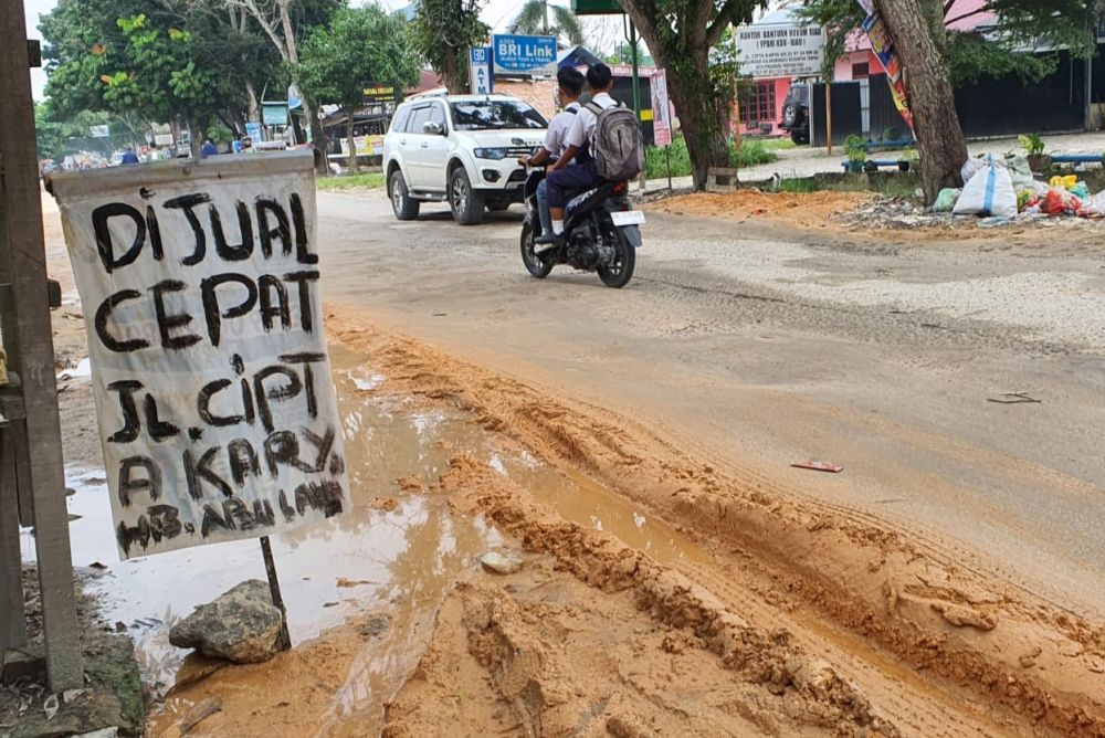 Foto Perbaikan Jalan Rusak di Pekanbaru, Pemprov Minta Pemkot Segera Selesaikan Administrasi Aset