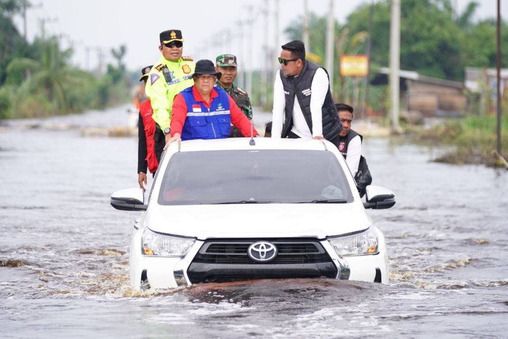 Foto Gubernur Riau Teken Perpanjangan Status Siaga Darurat Hidrometeorologi