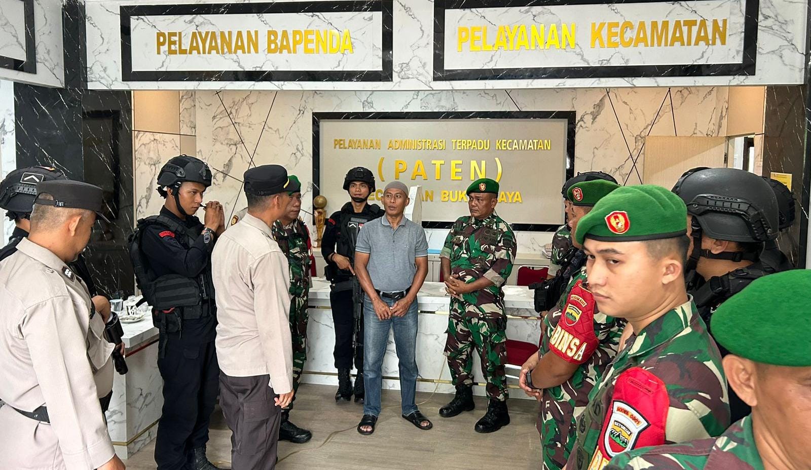 Foto Patroli Gabungan Tinjau Lokasi Penyelenggaraan Pemilu 2024 di Pekanbaru