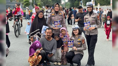 Foto Begini Cara Polwan Ditlantas Polda Riau Sosialisasikan Pemilu Damai di Car Free Day