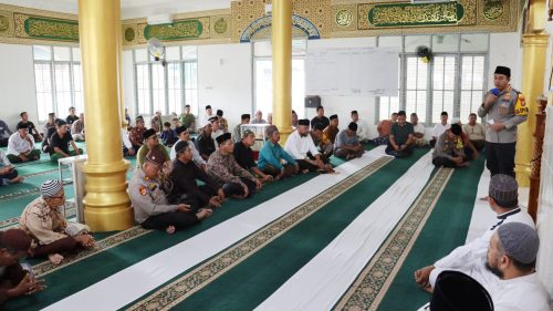 Foto Kapolresta Pekanbaru Sampaikan Pesan Pemilu Damai di Masjid AL - Mukminin Kulim