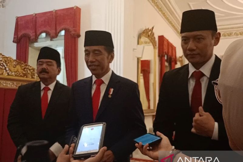 Foto Jokowi Targetkan Tiga Hal untuk AHY Setelah Dilantik Menteri ATR