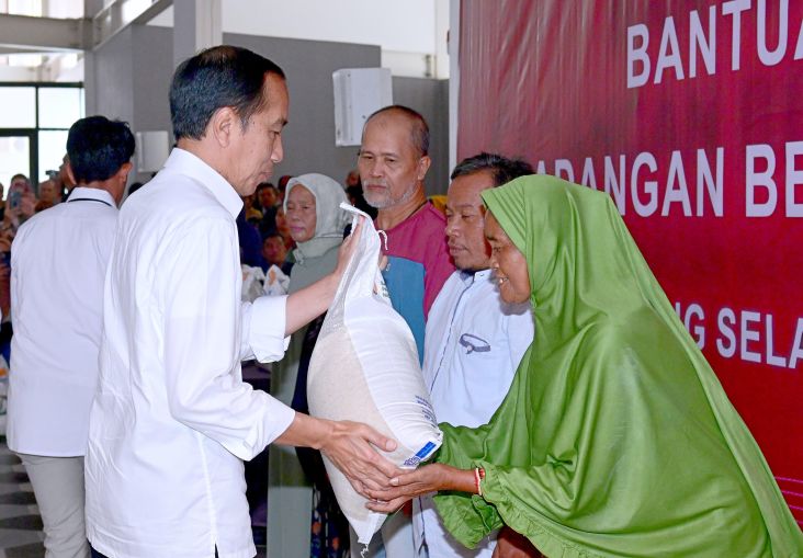 Foto Harga Beras Naik Gila-gilaan, Jokowi Salahkan Cuaca