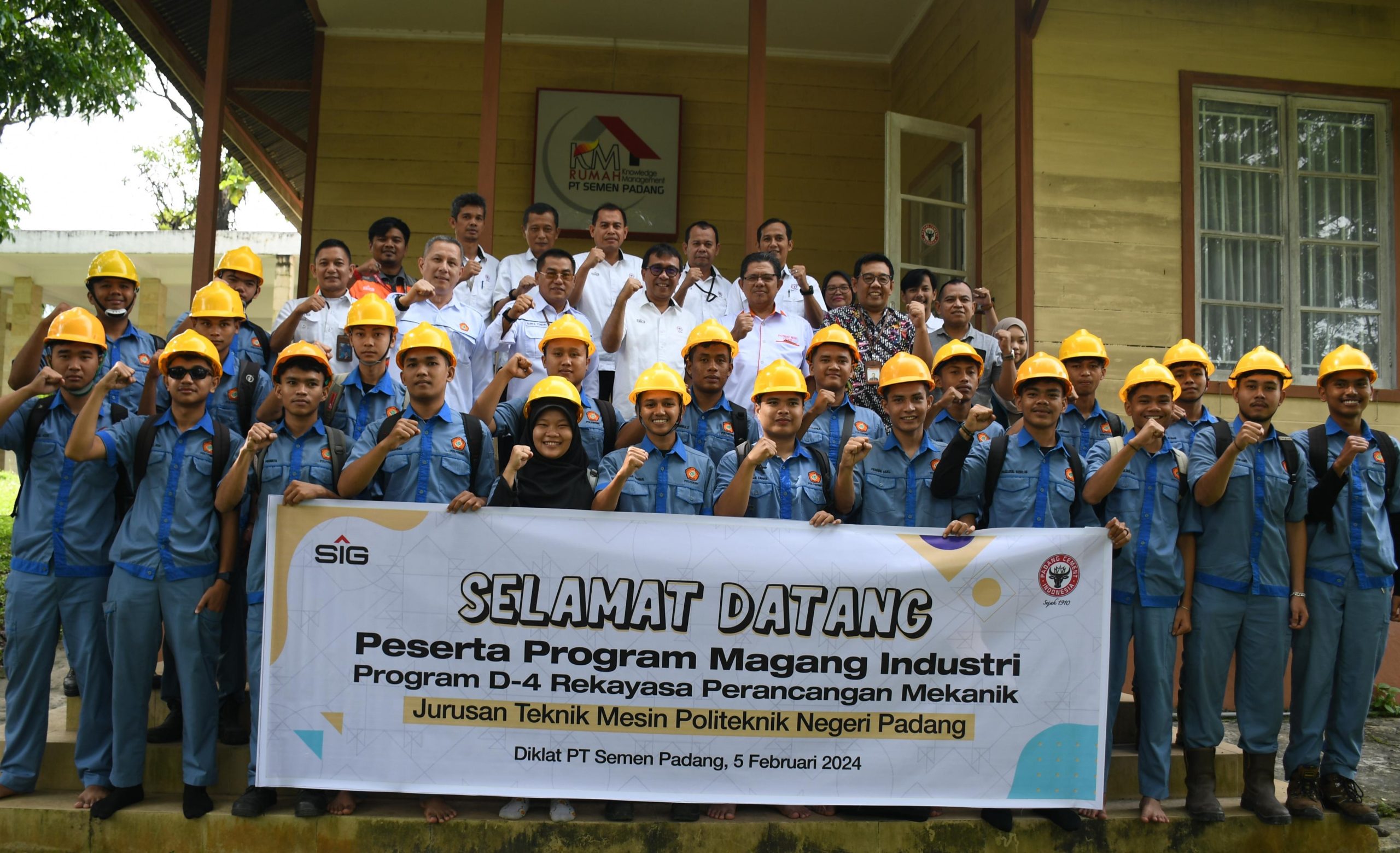 Foto 22 Mahasiswa PNP Ikuti Program Magang Industri di Semen Padang