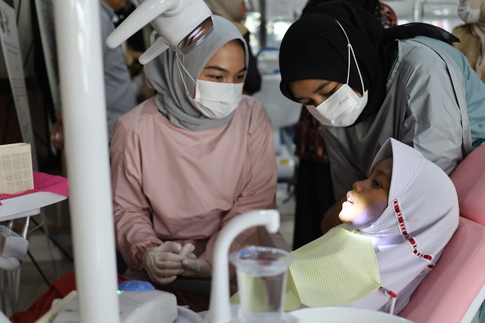 Foto Unand dan Pepsodent Beri Edukasi dan Perawatan Gigi untuk 1000 Santri 