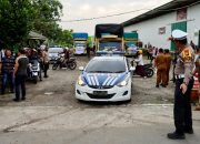 Foto Kapolresta Pekanbaru dan Forkopimda Lepas Pendistribusian Logistik Pemilu