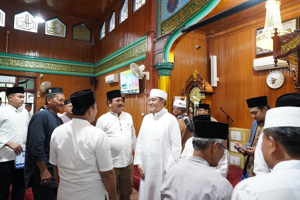 Foto Safari Ramadhan di Masjid Paripurna Al-Muhsinin, Irjen Iqbal Ucapkan Terimkasih Doakan Polda Riau