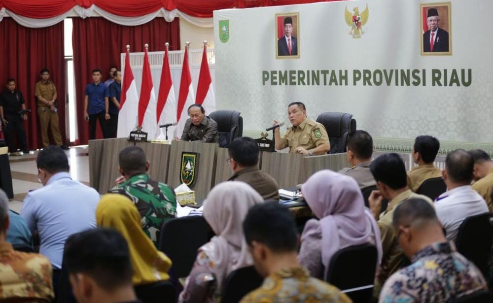 Foto Pj Gubri Sampaikan Perkembangan Riau Kepada Banggar DPR RI