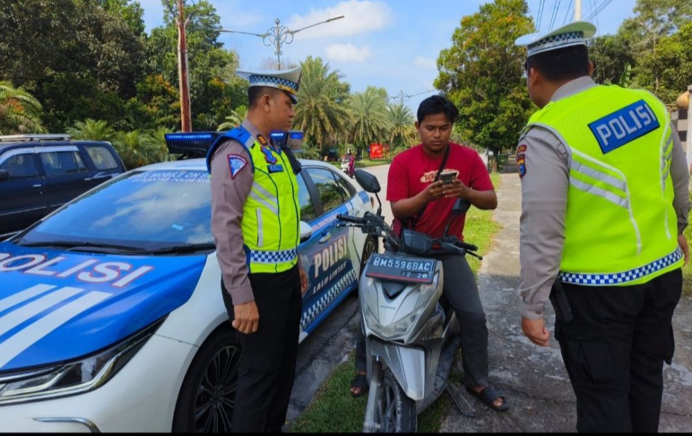 Foto Didominasi Tak Gunakan Helm SNI, Ditlantas Catat 3.273 Pelanggaran