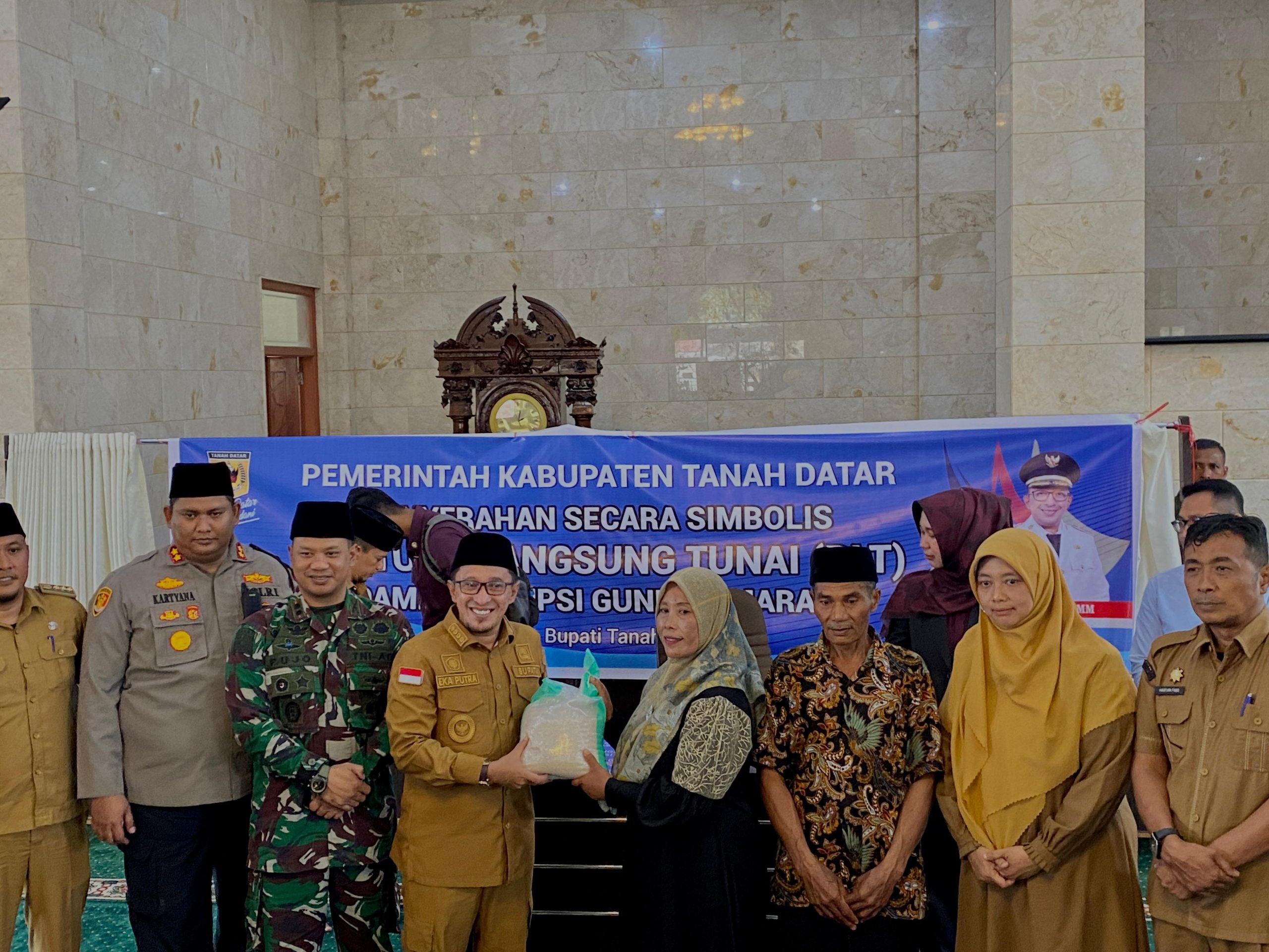 Foto Pemkab, PTSP dan BNI Bantu 5 Ribu KK Korban Erupsi Marapi