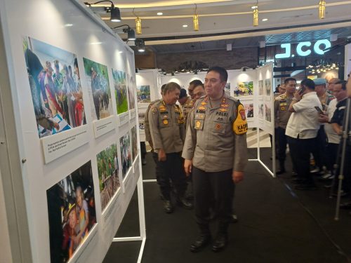 Foto Pameran Foto LKJ Polda Riau Abadikan Momen Penting Pemilu 2024