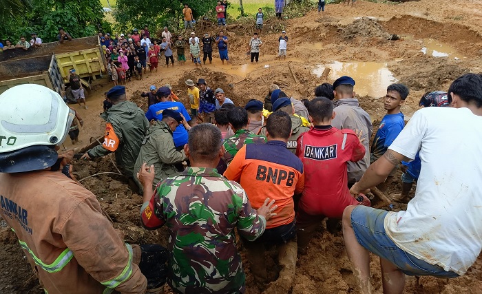 Foto Tiga Meninggal Dunia Pascabanjir dan Longsor di Padang Pariaman