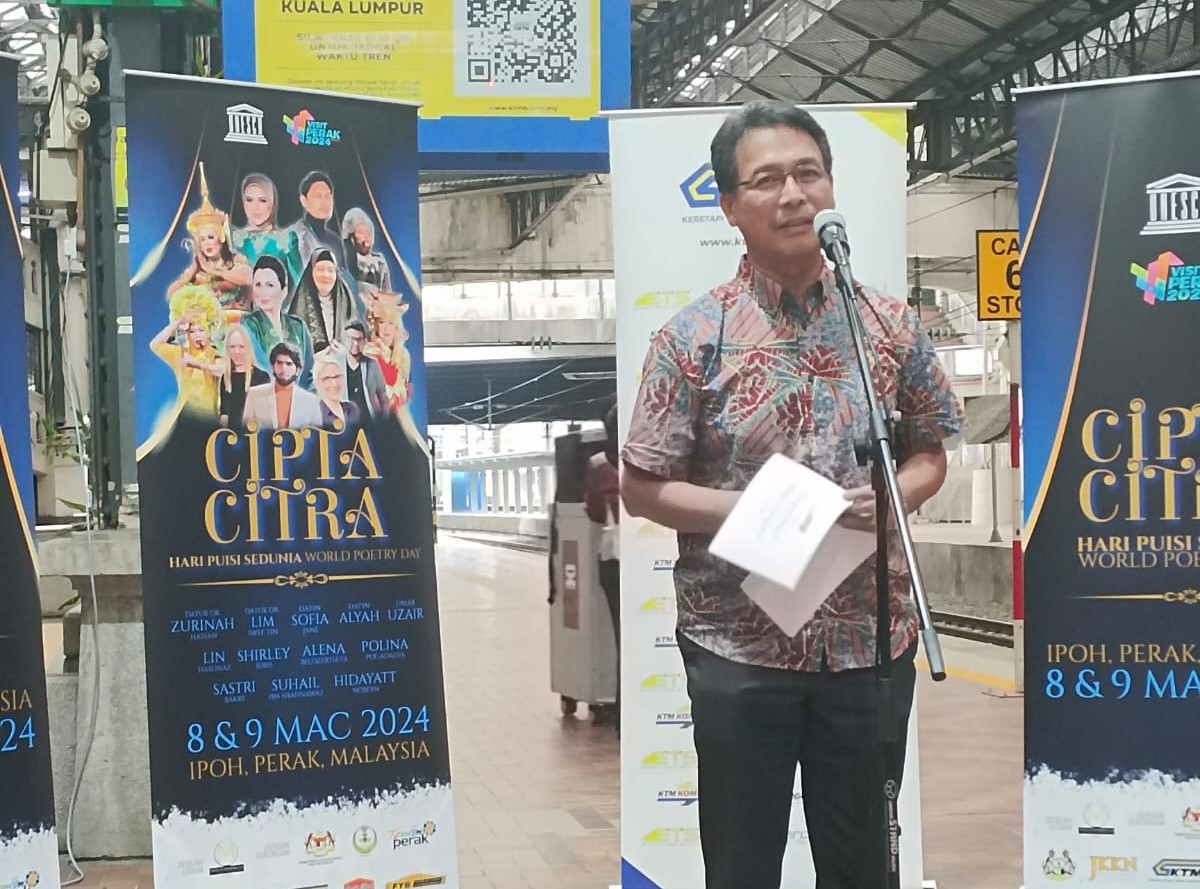 Foto CEO KA Malaysia Sambut Delegasi Puisi Dunia dengan Baca Puisi