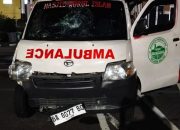 Foto Dua Personel Polresta Padang  Ditabrak Ambulans saat Bubarkan Tawuran 