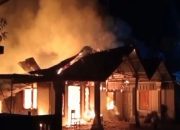 Foto Rumah di Padang Sago Terbakar saat Sahur