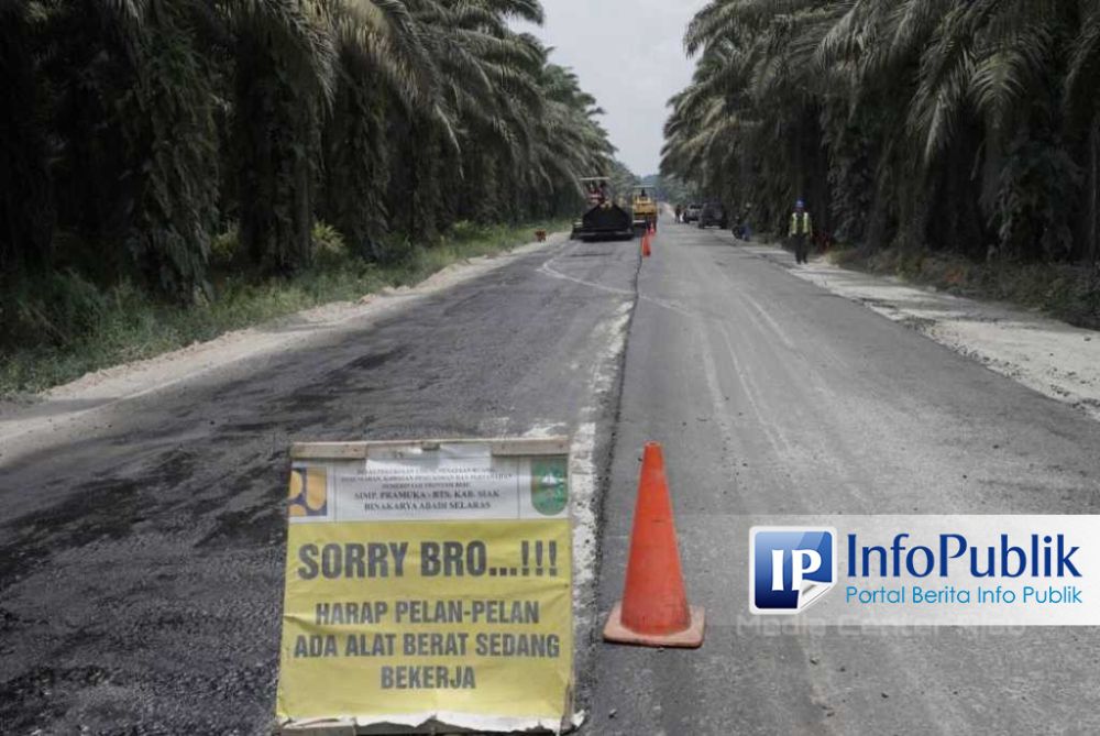 Foto Hadapi Arus Mudik Lebaran, Dishub Riau Pasang Rambu Peringatan di Daerah Rawan Lakalantas