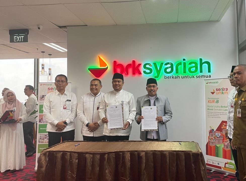 Foto Kemenag Pekanbaru Bersama BRK Syariah Lakukan MoU Terkait Penerbitan Sertifikasi Halal