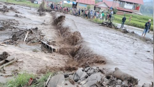 Foto Banjir Lahar Dingin Terjang Bukik Batabuah Canduang Agam